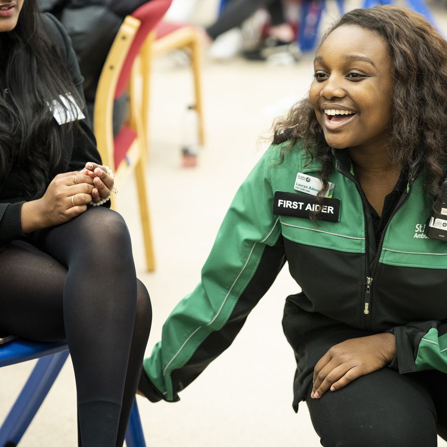 First-aid-trainer-teaching-teenagers