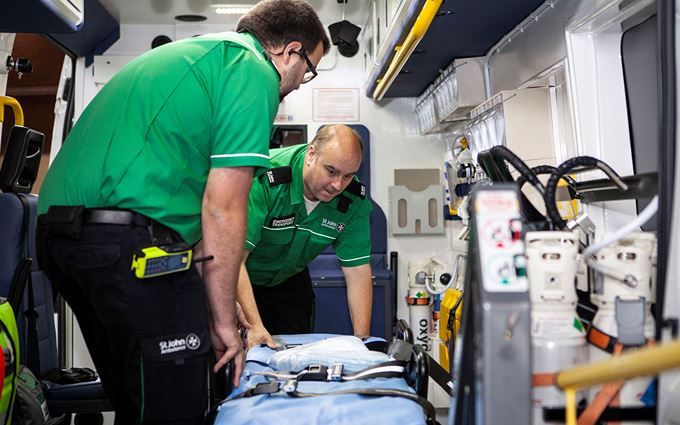 Ambulance_crew_largepod Ambulance_crew_largepod