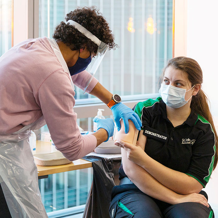 Volunteer_vaccinator_numbered_pod_alt