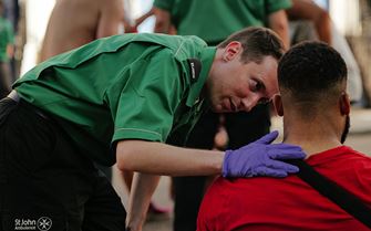 Notting Hill_volunteer_patient_small pod Notting Hill_volunteer_patient_small pod